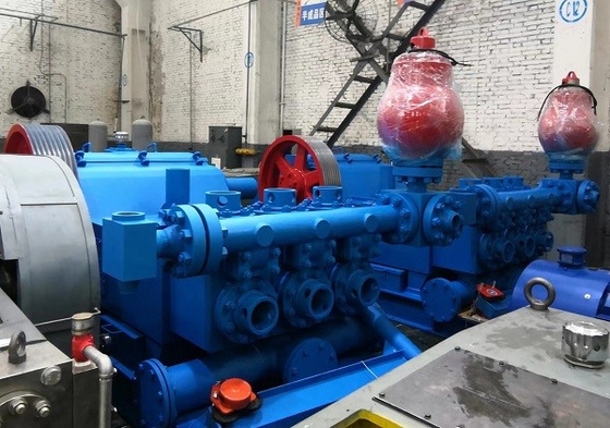 Pompa Lumpur Pengeboran 800HP Didorong Mesin Diesel HTB800 Untuk Pengeboran / Grouting Lapangan Minyak Oil
